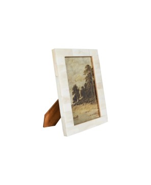 Elegant Resin Photo Frame – White (Holds 5” x 7” Photo)