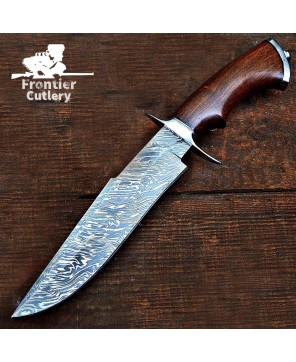 Damascus Steel Hunting Knife - Artisanal Craftsmanship