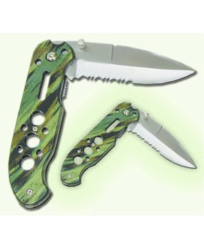 Wild Stealth: Rigid Camo Folding Knife