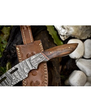 CSFIF Twist Damascus Hunter: Survival, Walnut Handle