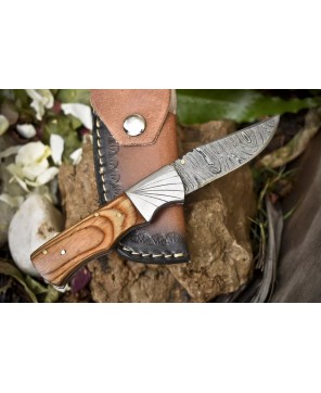 Twist Damascus Folding Knife, Olive Wood Handle