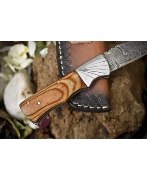 Twist Damascus Folding Knife, Olive Wood Handle