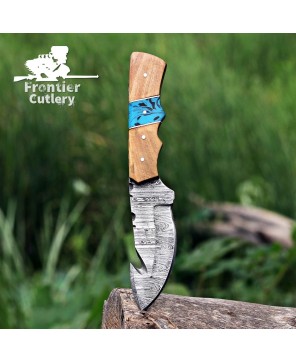 Handmade Damascus Steel Skinning Knife Set for Outdoor Enthusiasts