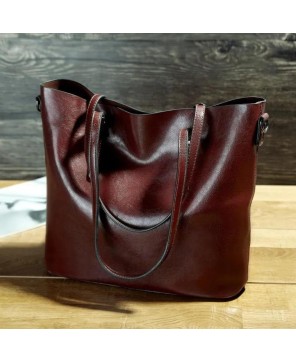 Nicole’s Timeless Elegance Leather Shoulder Bag