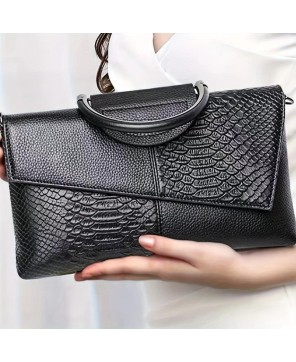 Celeste Crocodile-Pattern Crossbody Bag – Elegant & Timeless