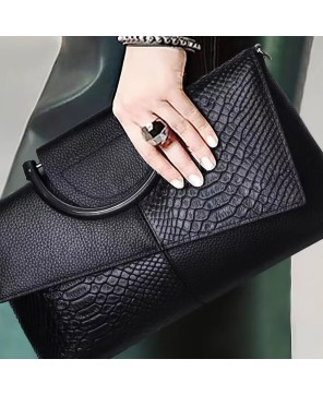 Celeste Crocodile-Pattern Crossbody Bag – Elegant & Timeless