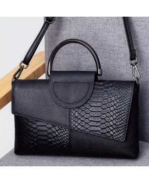 Celeste Crocodile-Pattern Crossbody Bag – Elegant & Timeless