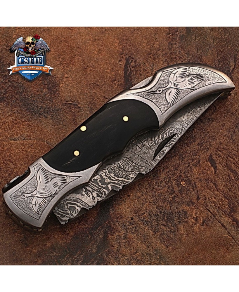 Eye Catching Folding Knife With Damascus Steel Blade And Horn Handle