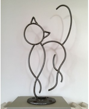 Minimalist Metal Cat Sculpture – Black Polish Steel Art