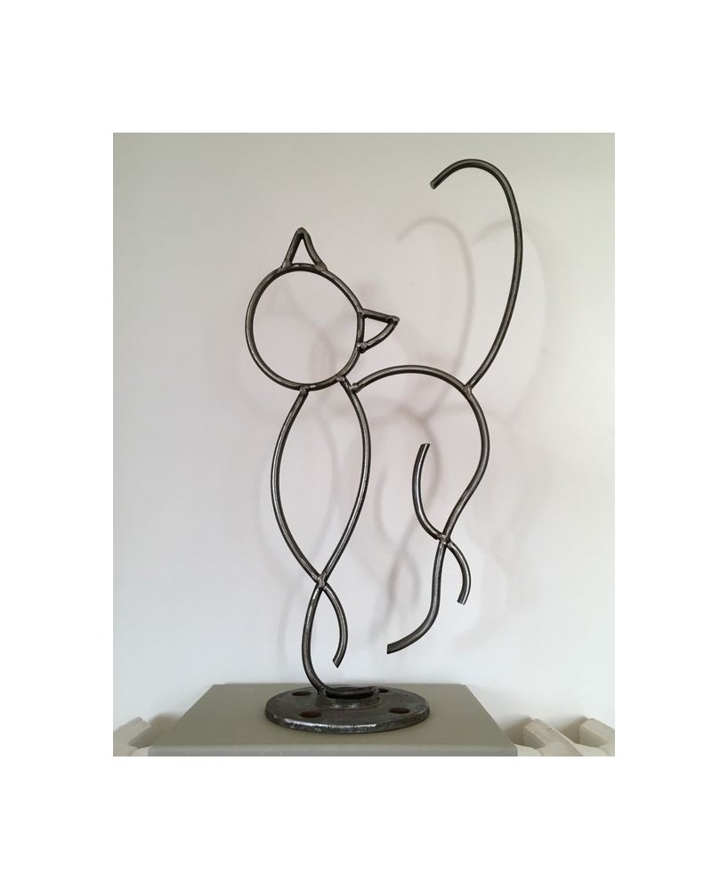 Minimalist Metal Cat Sculpture – Black Polish Steel Art