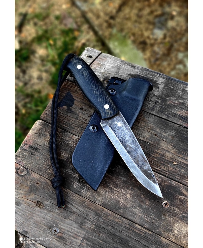 Outdoor Survival Knife - Durable & Lightweight