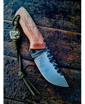 Compact Hand-Forged Hunting Knife with Paracord