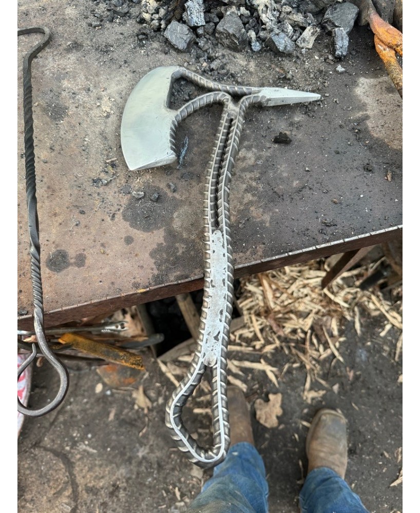 Hand-Forged Rebar Tactical Axe – Durable & Lightweight Hand-Forged Rebar Tactical Axe – Durable & Lightweight