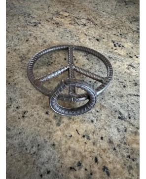 Metal Rebar Peace Symbol Sculpture – Compact and Durable